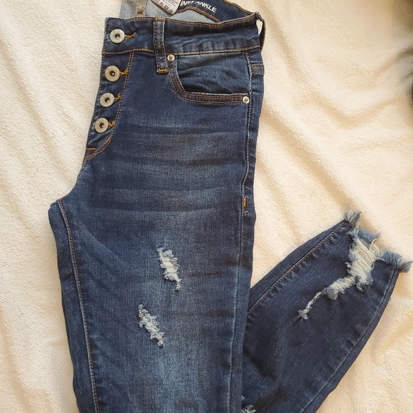 Button down Jean's ๐ - Picture 2 of 5